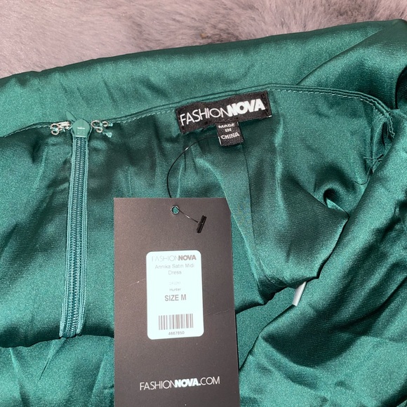 Fashion Nova Annika satin midi dress in hunter green - women’s size medium - Picture 2 of 4